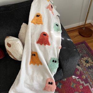 Rachel Zoe | Viral Homegoods Ghost Blanket | Halloween